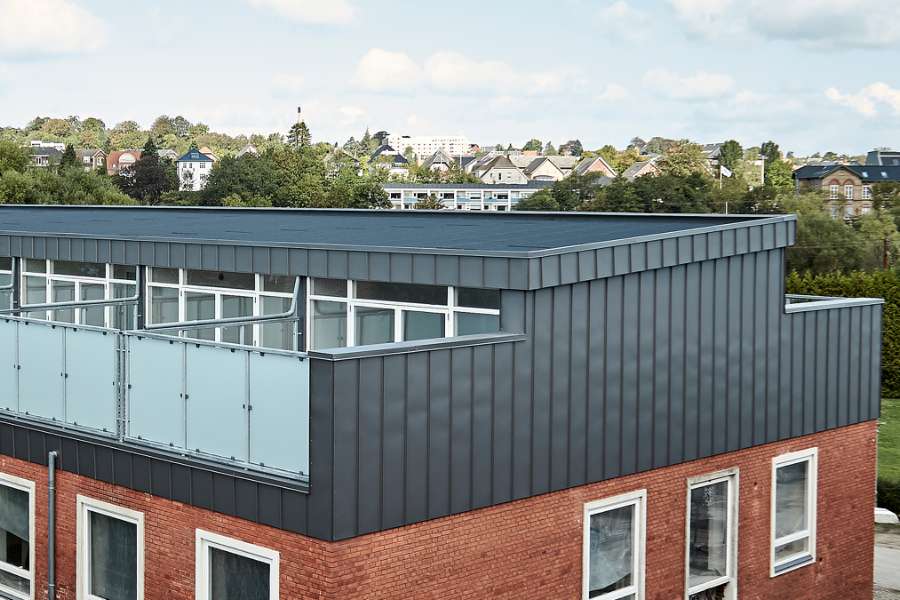 Neue Fassade mit Nordic Klickfalz für den Rolf-Krake-Bau